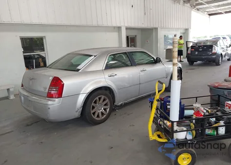 2005 Chrysler 300C from USA, damaged, VIN 2C3JA63H95H630712